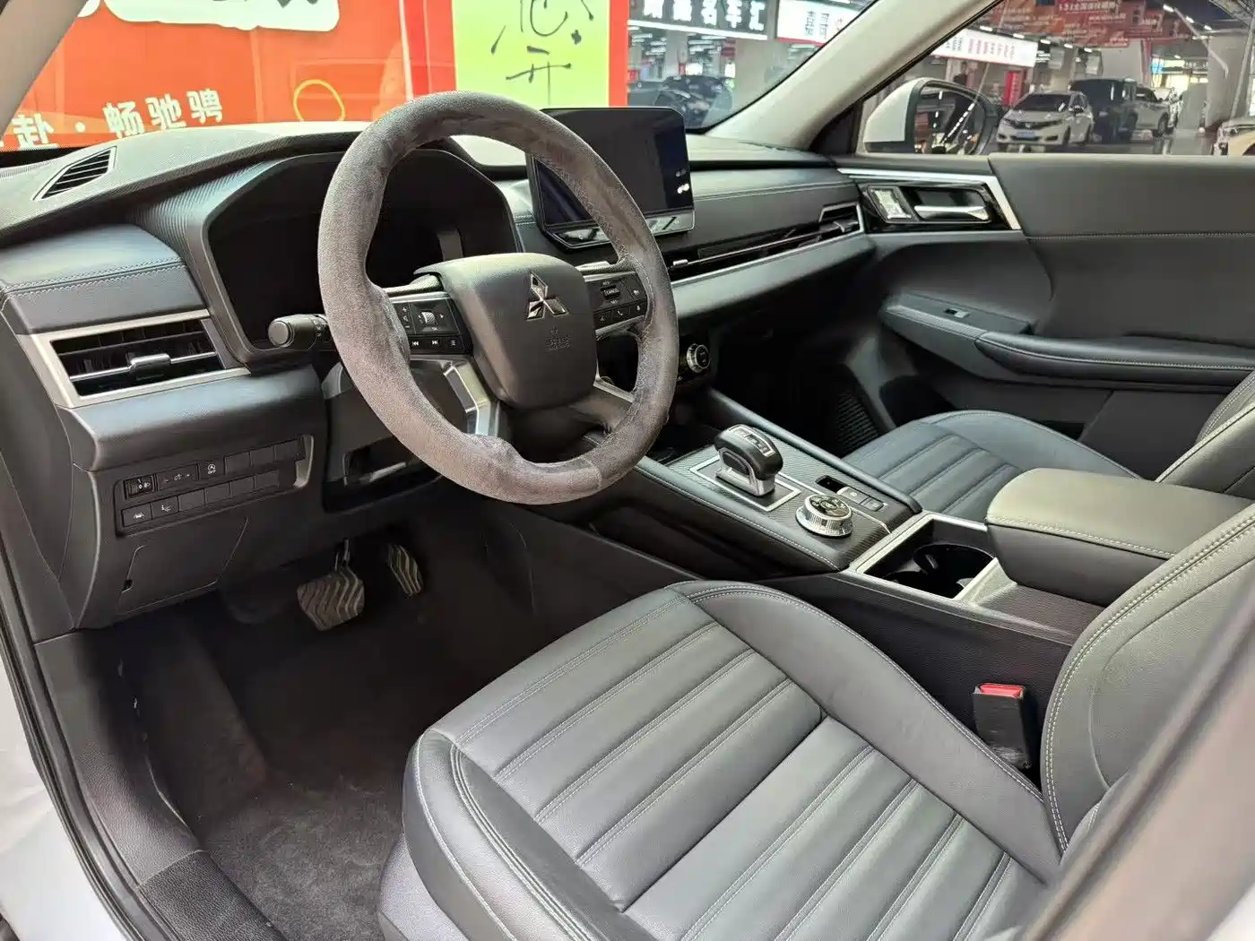 Mitsubishi Outlander 2023 1.5T CVT FWD Premium Edition 5-seater фото 4