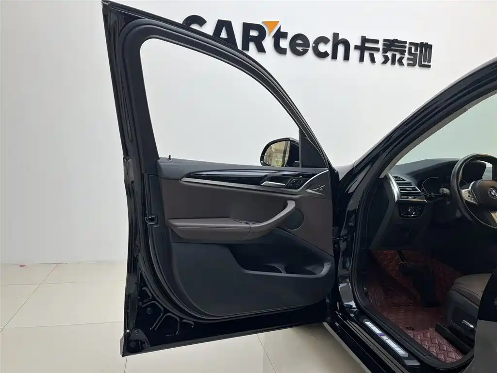 BMW iX3 2022 Leading Edition фото 13