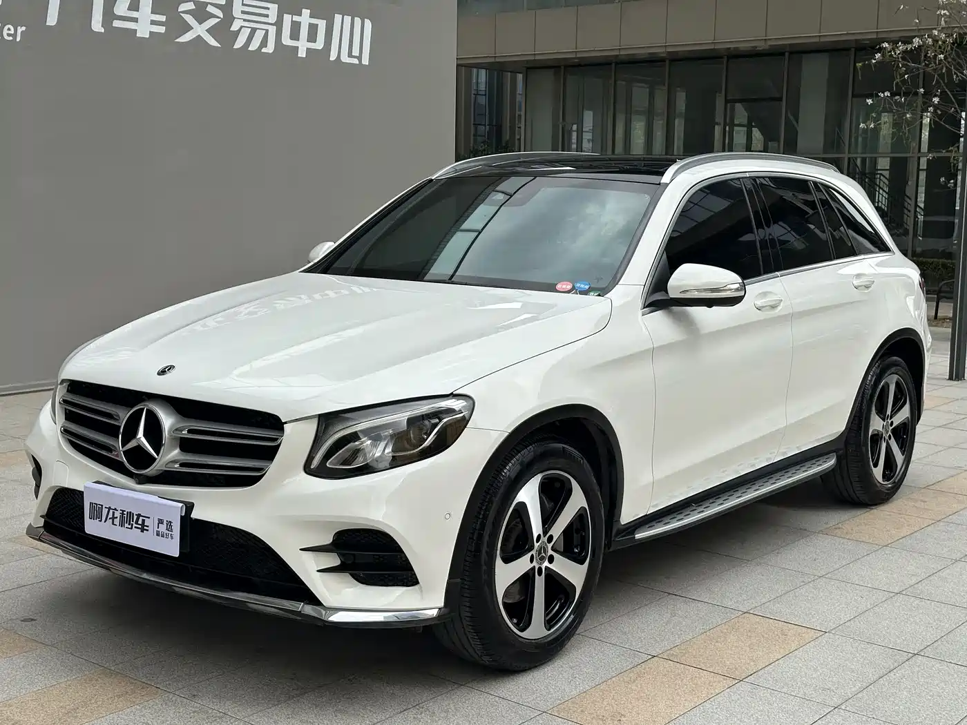 Mercedes-Benz GLC 2018 Facelift GLC 260 4MATIC Luxury фото 3