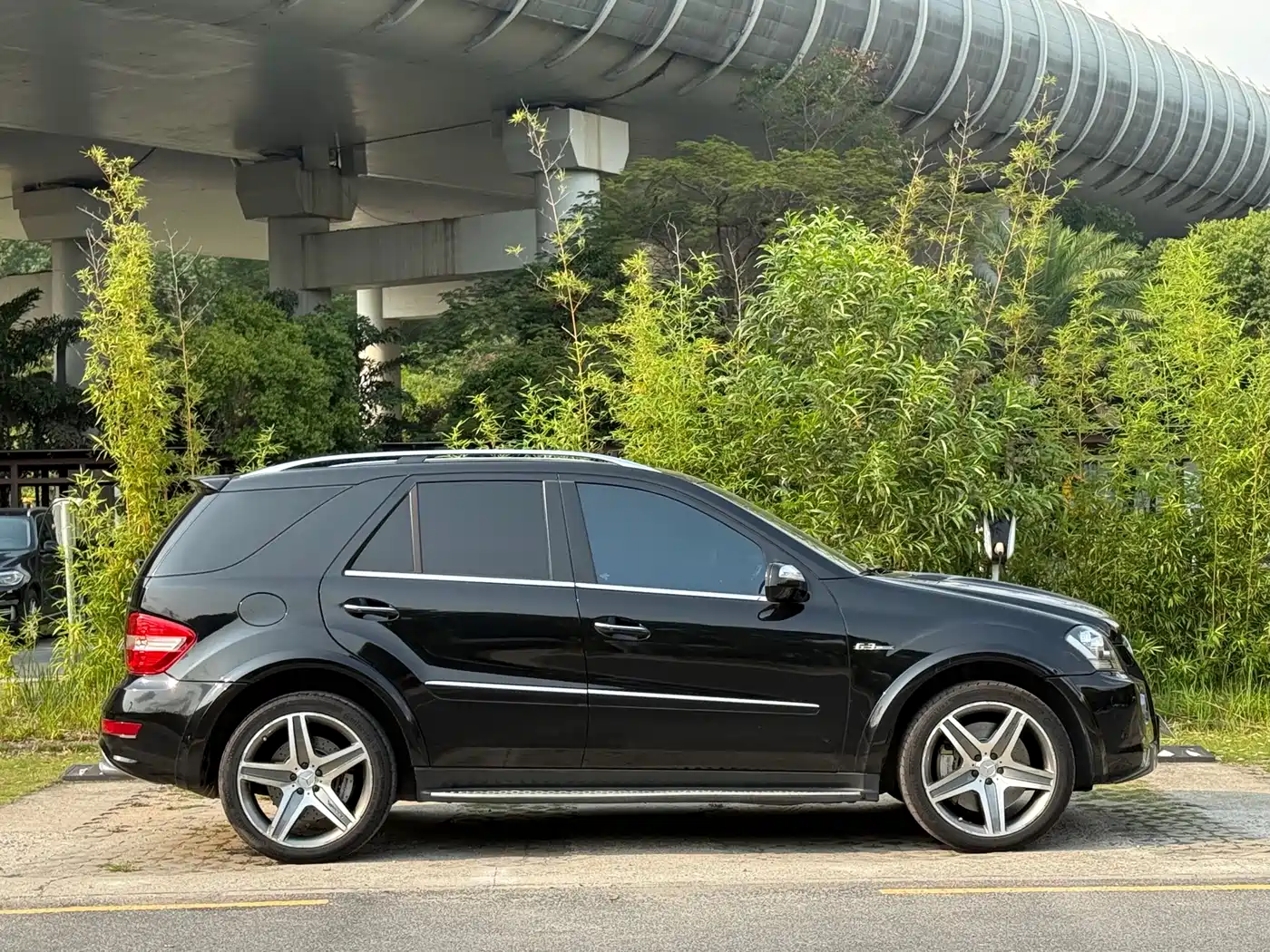 Mercedes-Benz M-Class AMG 2011 AMG ML 63 фото 6