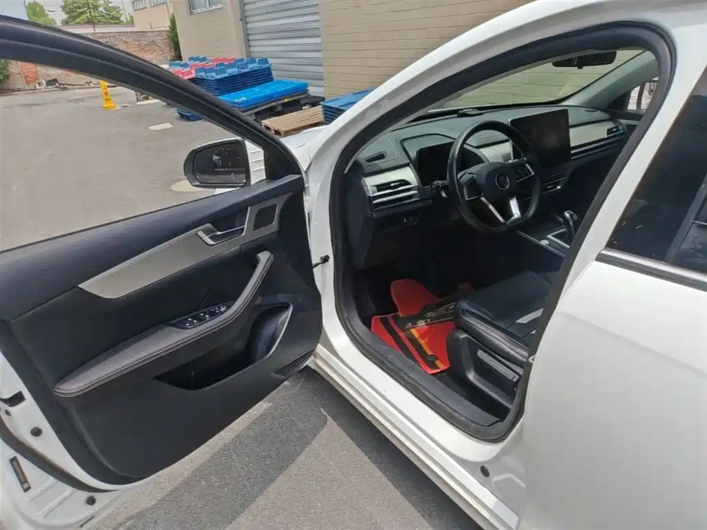 BYD Qin Pro 2018 1.5TI Automatic Smart Connected Fashion Edition фото 14