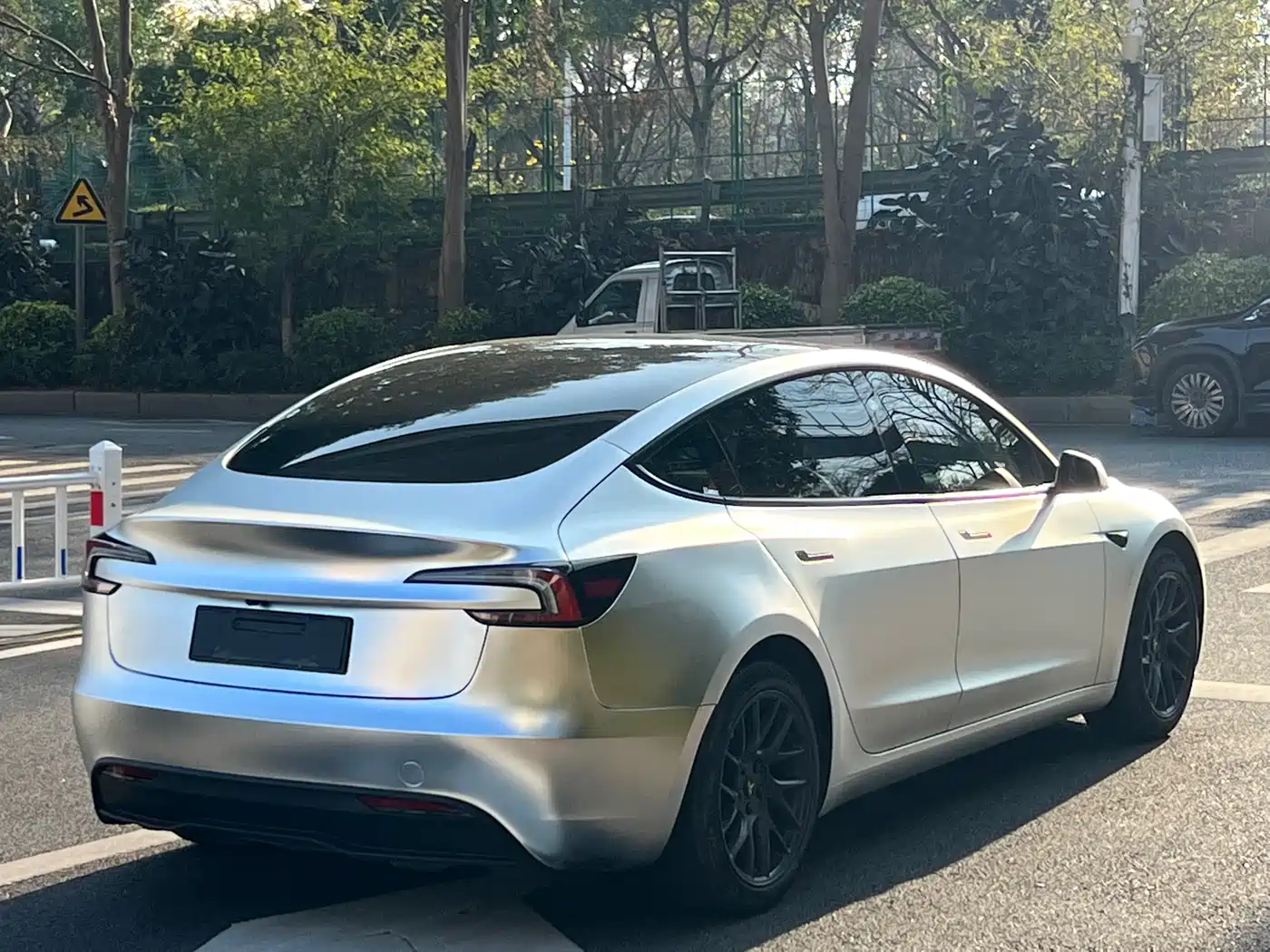 TESLA MODEL 3