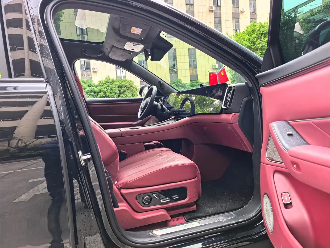 AITO Wenjie AITO M8 2025 Model Extended Range Max+ Edition 53.4kWh 6-Seater фото 13