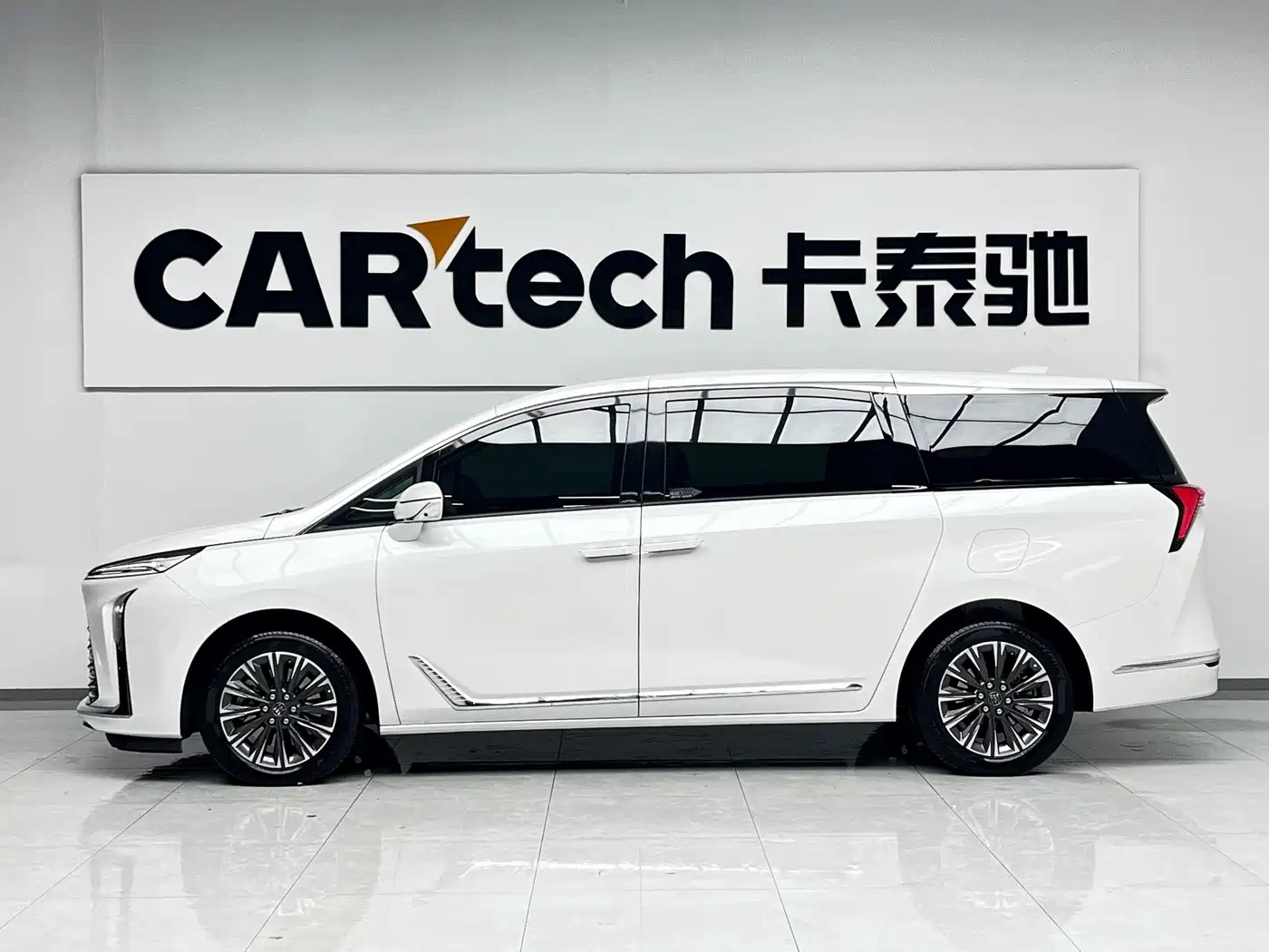 Buick GL8 2025 Model Landglory Smart Edition фото 2