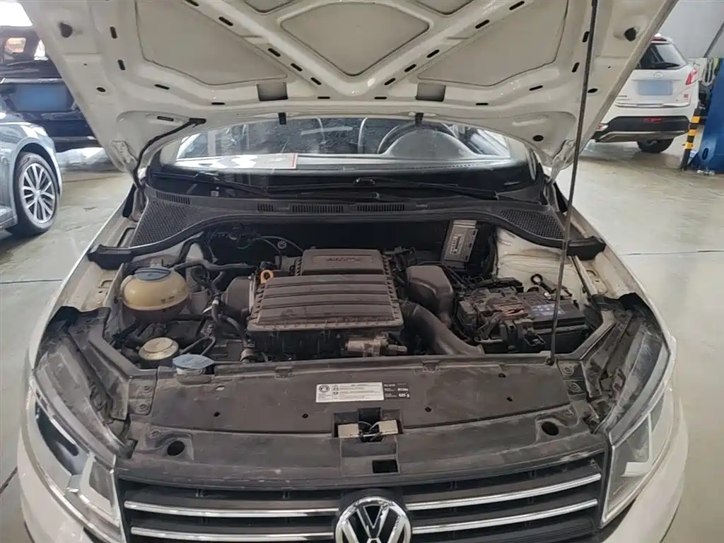 VOLKSWAGEN SANTANA