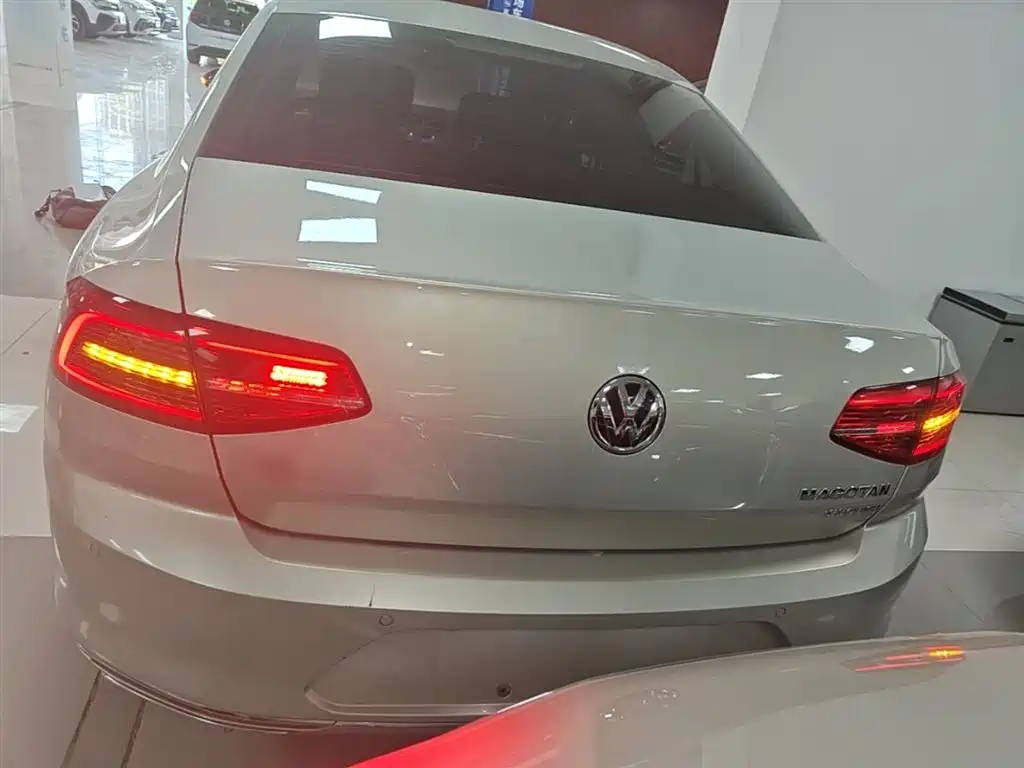 Volkswagen Magotan 2018 Facelift 330TSI DSG Luxury фото 6