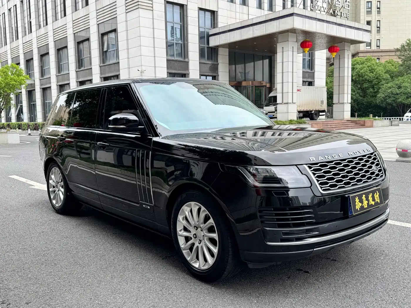 Land Rover Range Rover 2018 3.0 SC V6 Vogue Heritage Extended Edition фото 3
