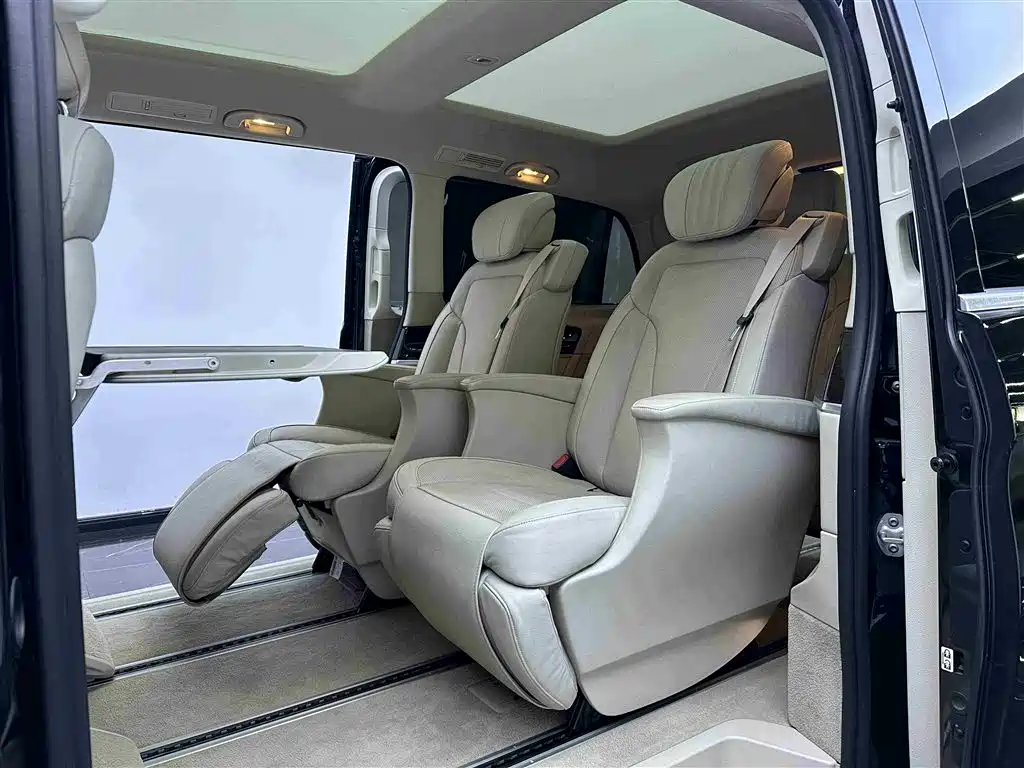 Mercedes-Benz V-Class 2017 Model V 260 Premium Edition фото 10