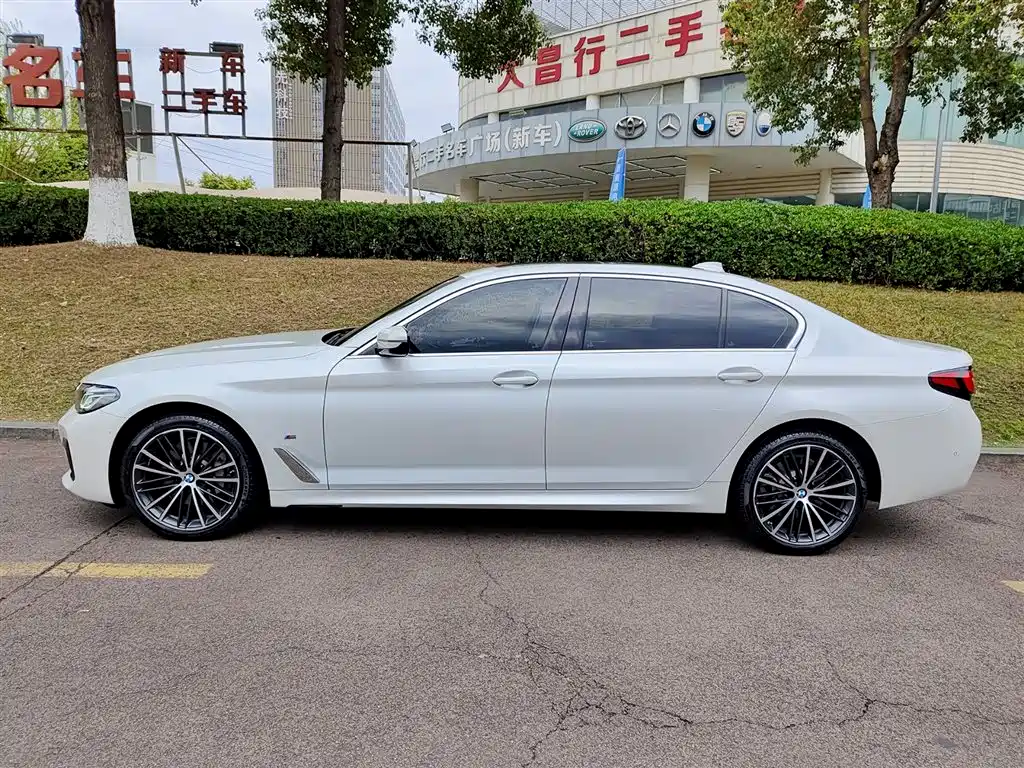 BMW 5 Series 2022 530Li Leading M Sport Package фото 3