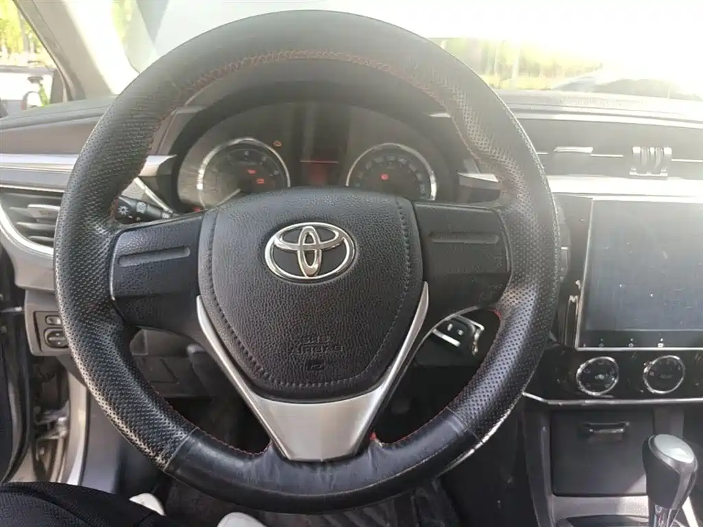 Toyota Corolla 2014 1.6L CVT GL-i фото 11