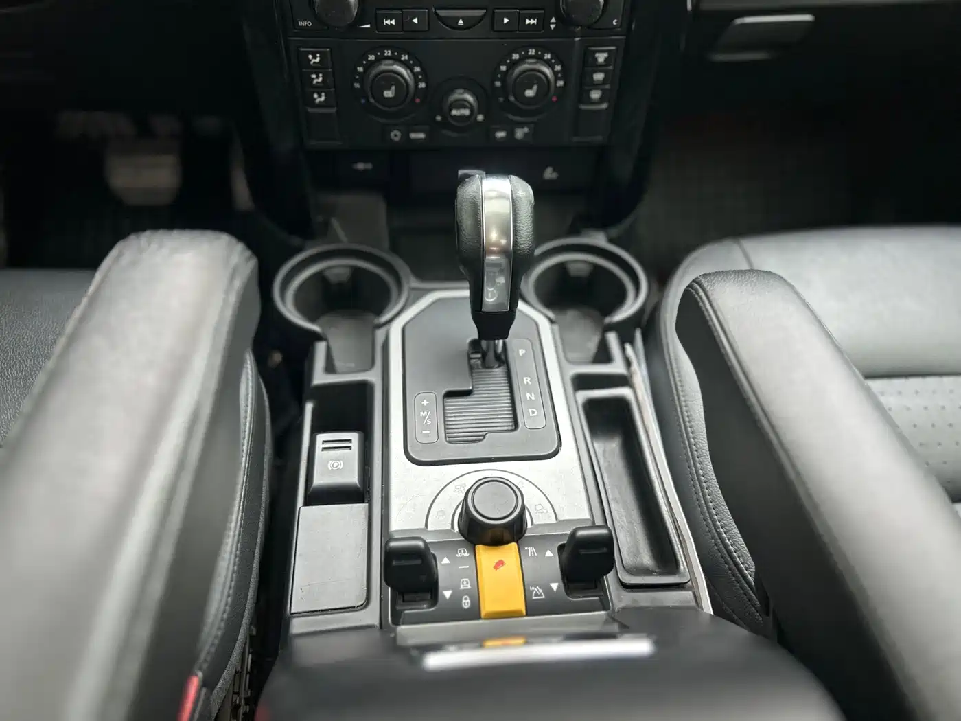 Land Rover Discovery 2009 Model 2.7 TDV6-S фото 25