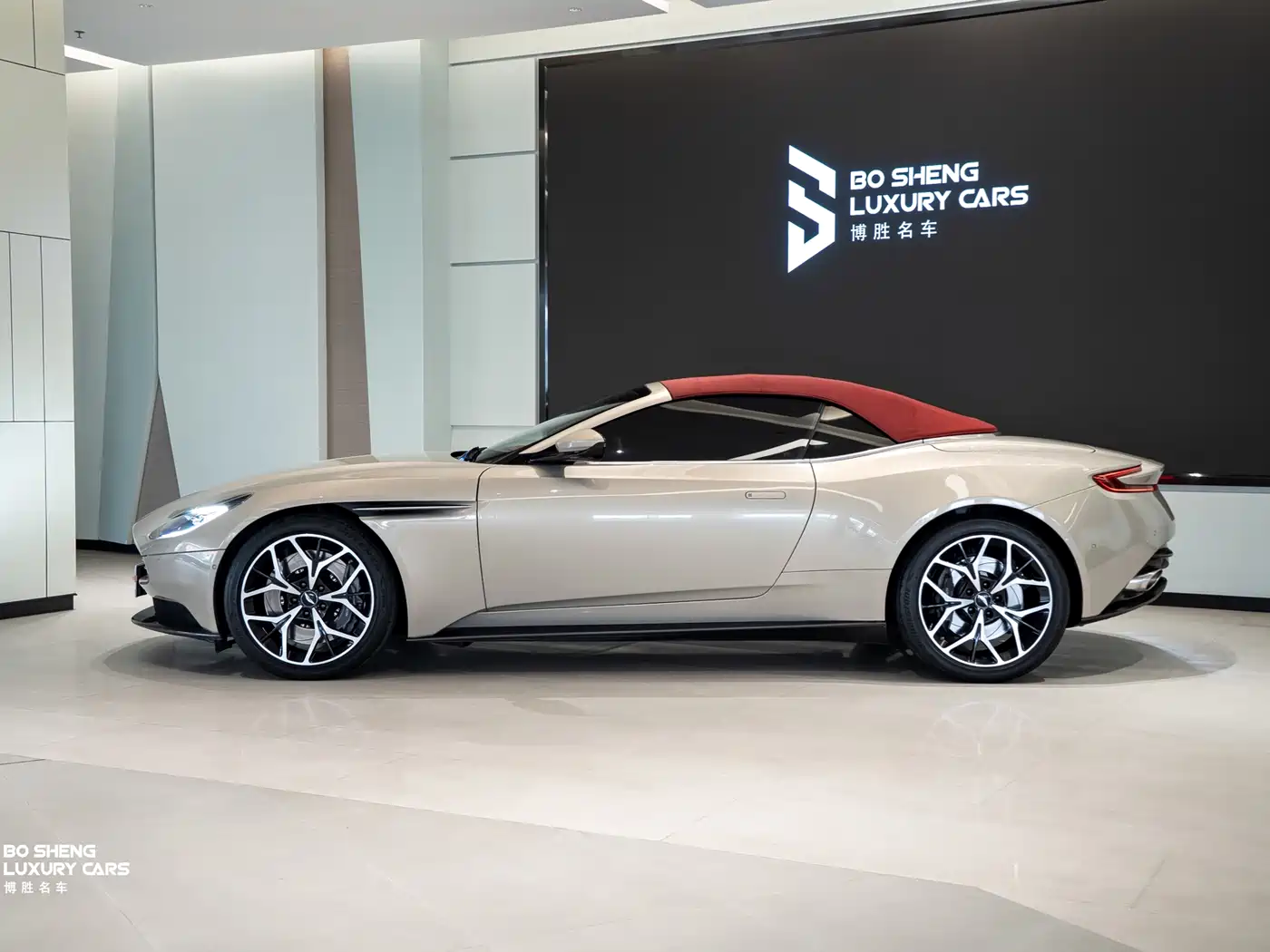 Aston Martin DB11 2019 4.0T V8 Volante фото 4