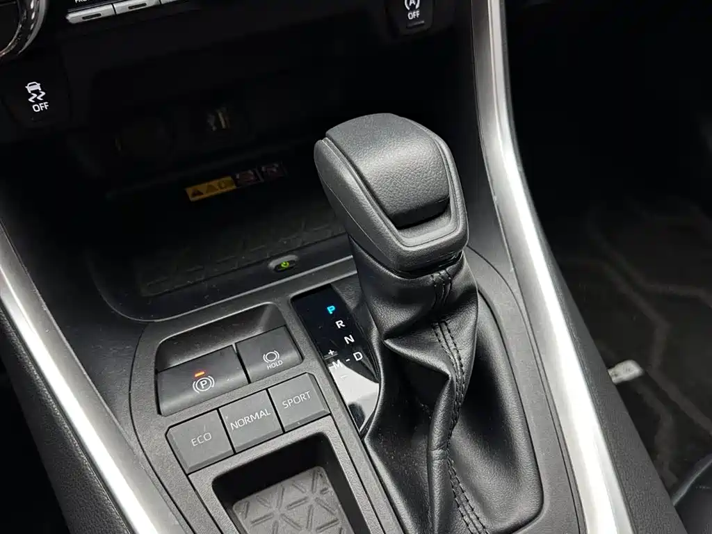 Toyota RAV4 Rongfang 2023 2.0L CVT 2WD Fashion Edition фото 15