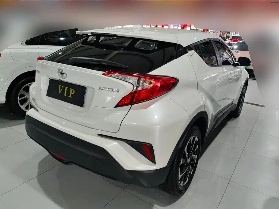Toyota IZOA 2018 2.0L Glamour Sunroof Edition China VI фото 3