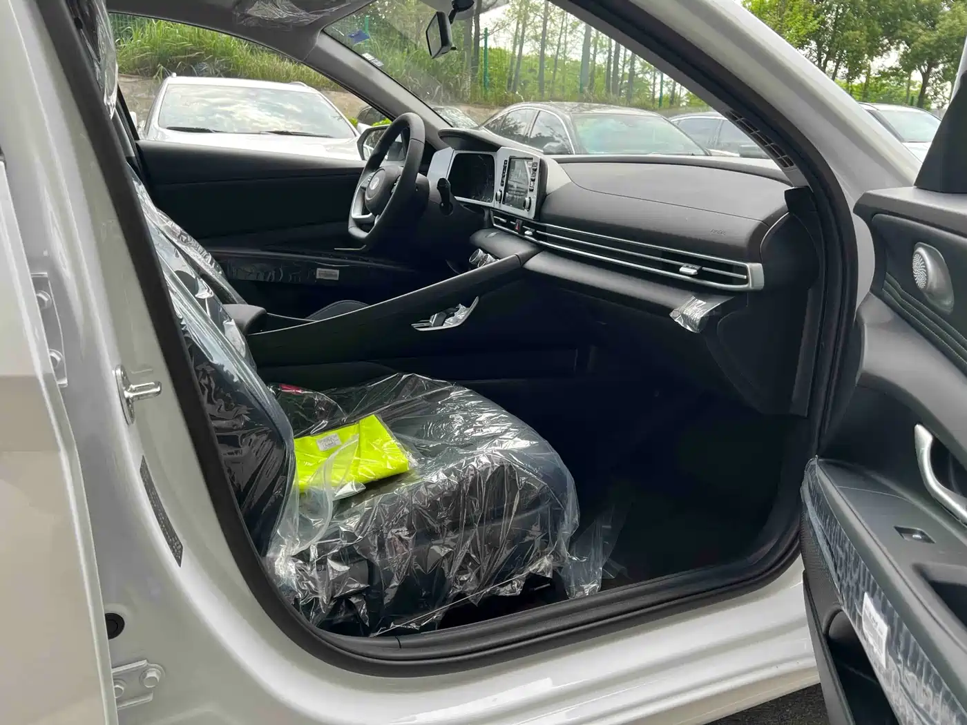 Hyundai Elantra 2023 1.5L CVT GLX Elite Edition фото 5