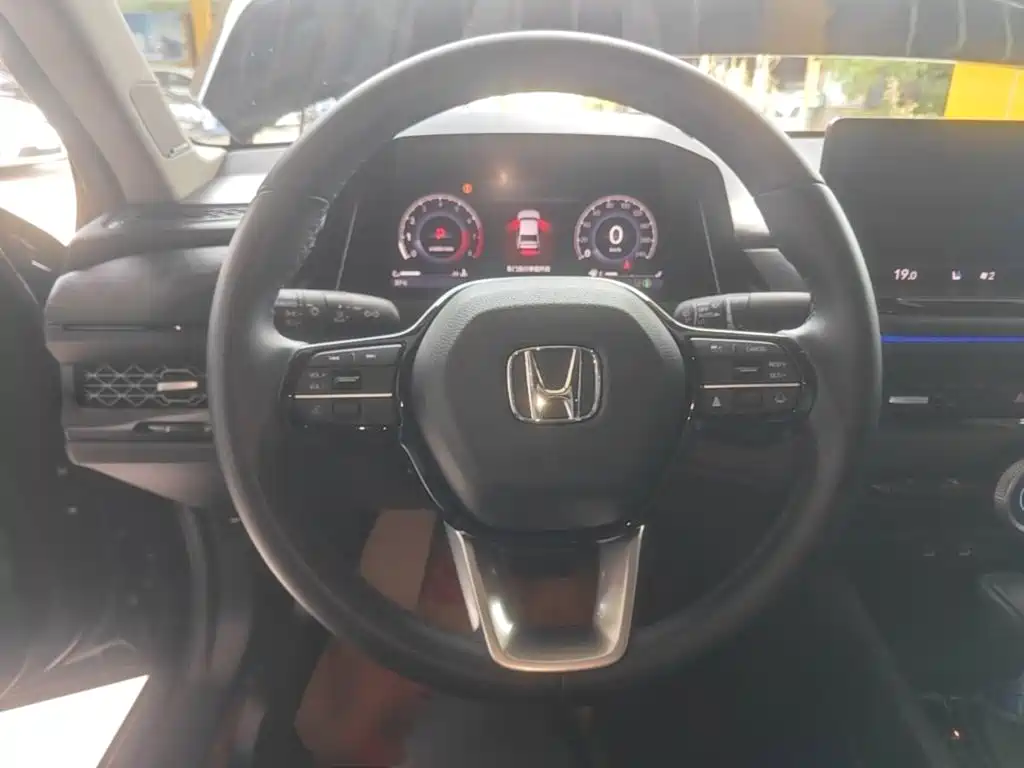 Фото 11 - Honda Accord