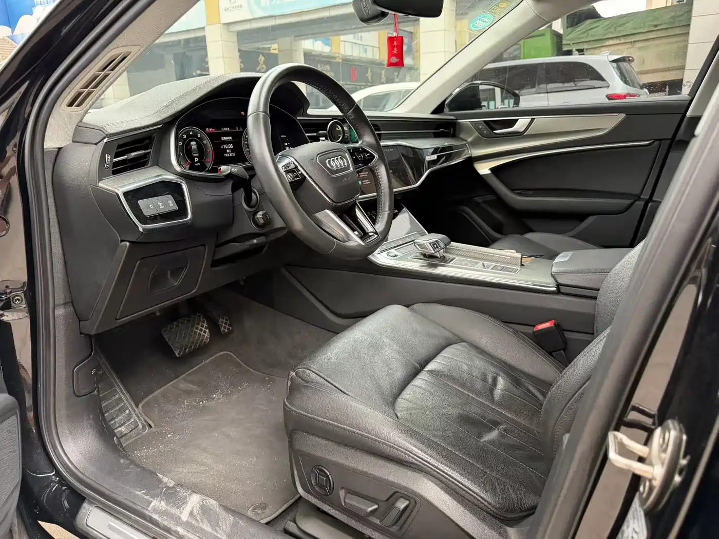 Фото 5 - Audi A6L