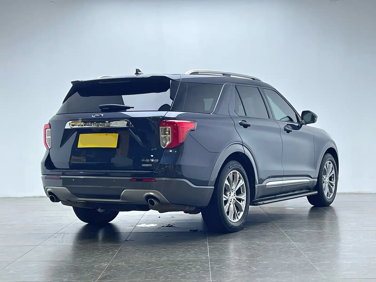 Фото 3 - Ford Explorer