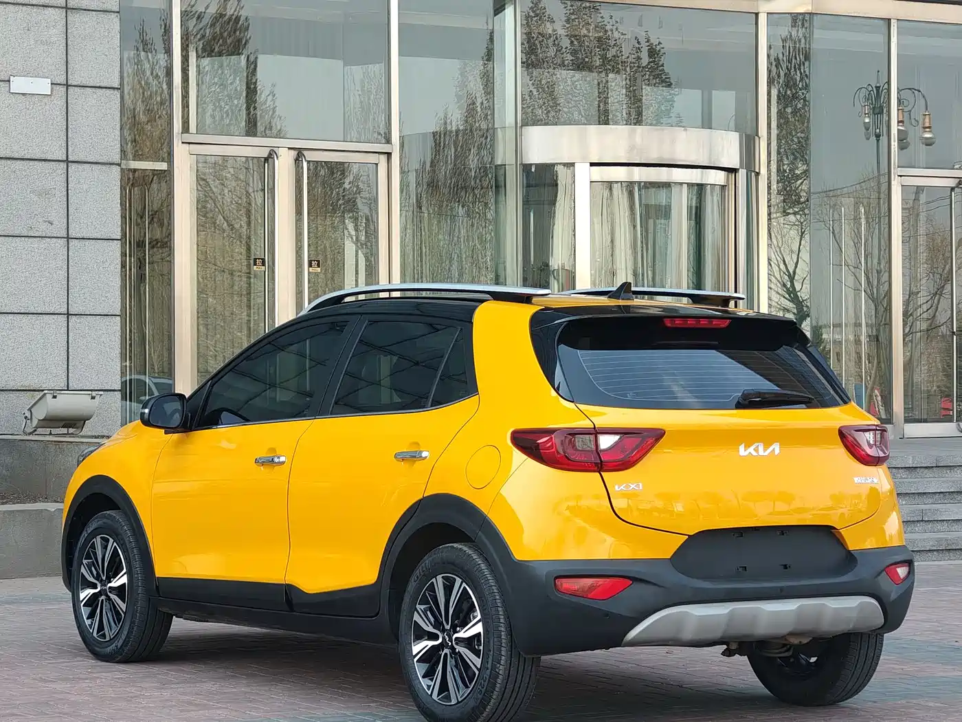 Kia KX1 2021 1.4L CVT Fun Sunroof Version фото 5