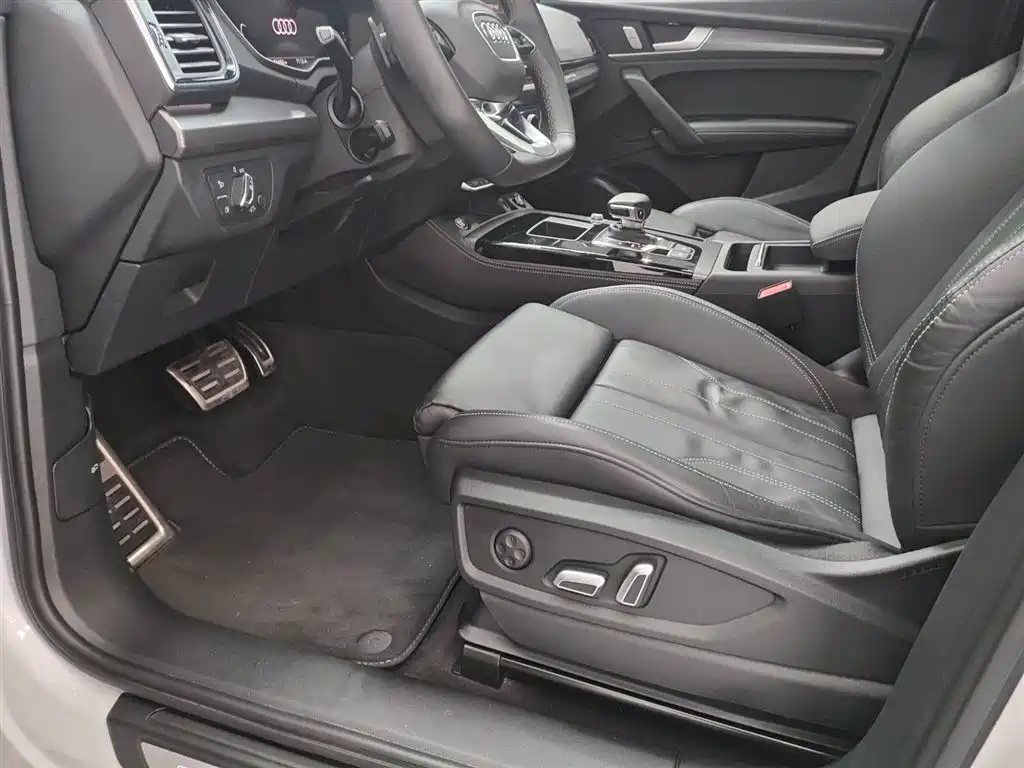 Audi Q5L 2024 Model 40 TFSI Luxury Dynamic фото 11