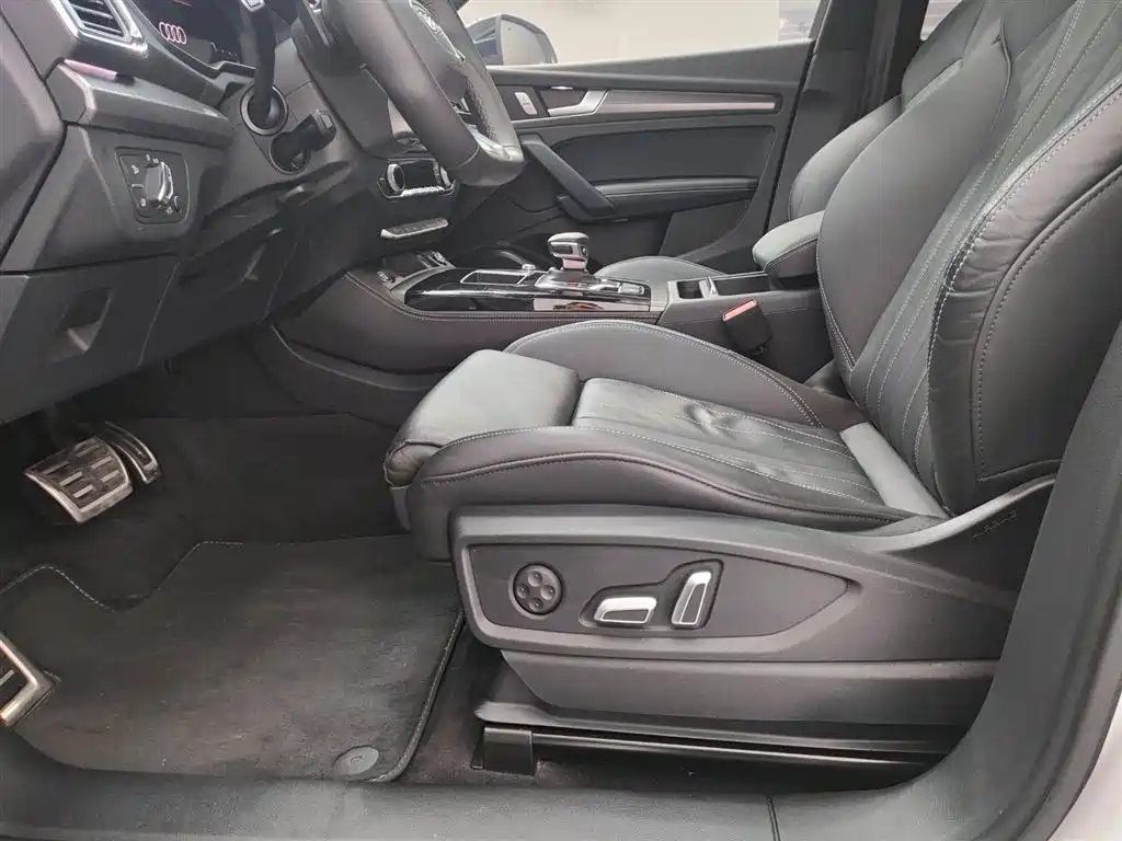 Audi Q5L 2024 Model 40 TFSI Luxury Dynamic фото 10