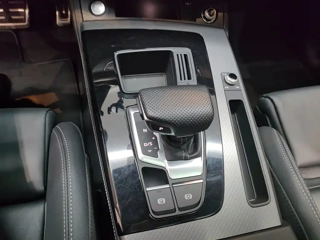 Audi Q5L 2024 Model 40 TFSI Luxury Dynamic фото 28