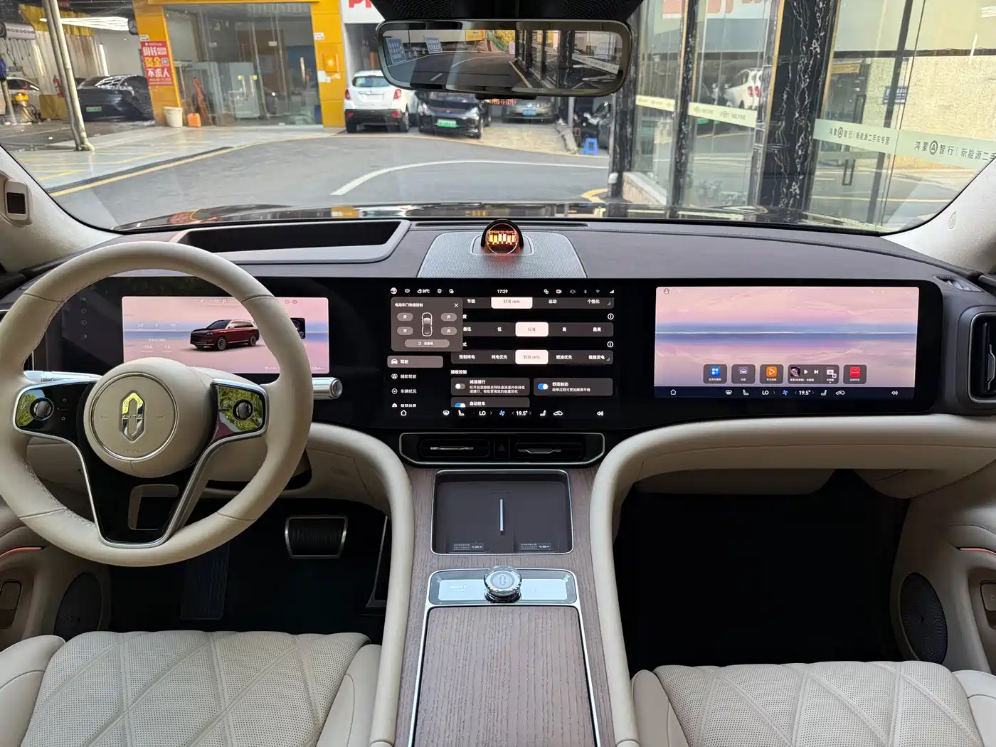 AITO Wenjie AITO M9 2025 Extended Range Ultra 52kWh 6-Seater фото 8