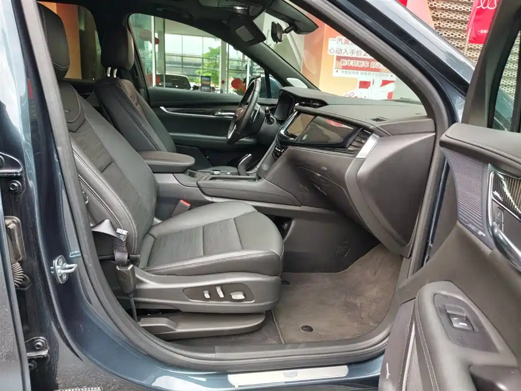 Cadillac XT6 2025 2.0T 6-Seater AWD Executive Black Label Edition фото 8