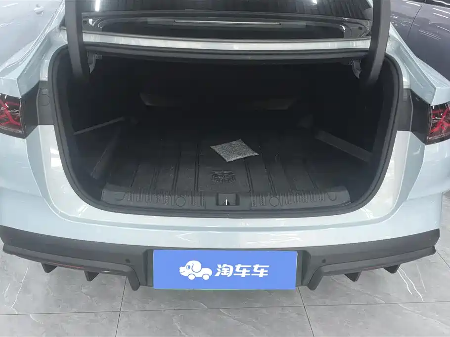 BYD Qin L 2024 DM-i 120KM Leading фото 4