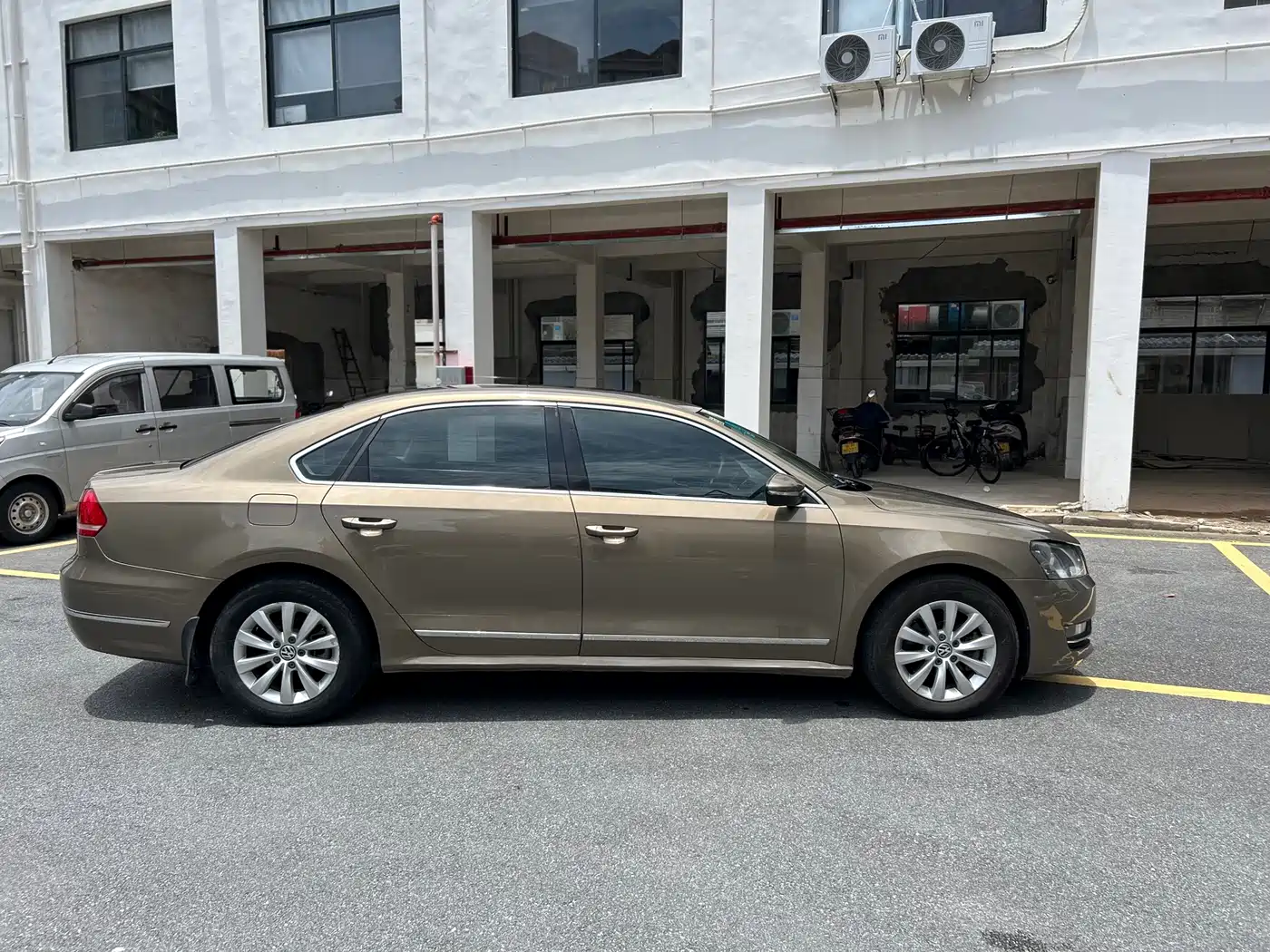 Volkswagen Passat 2014 1.8TSI DSG Luxury Edition фото 8
