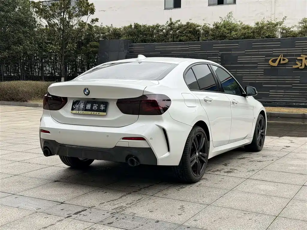 BMW 1 Series 2023 125i M Sport Shadow Edition фото 10