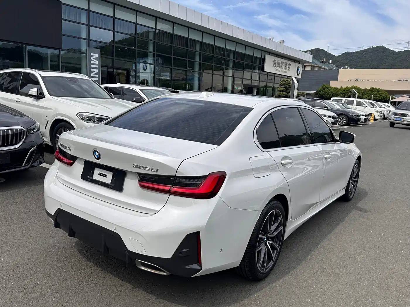 BMW 3 Series 2024 325Li M Sport Package фото 6
