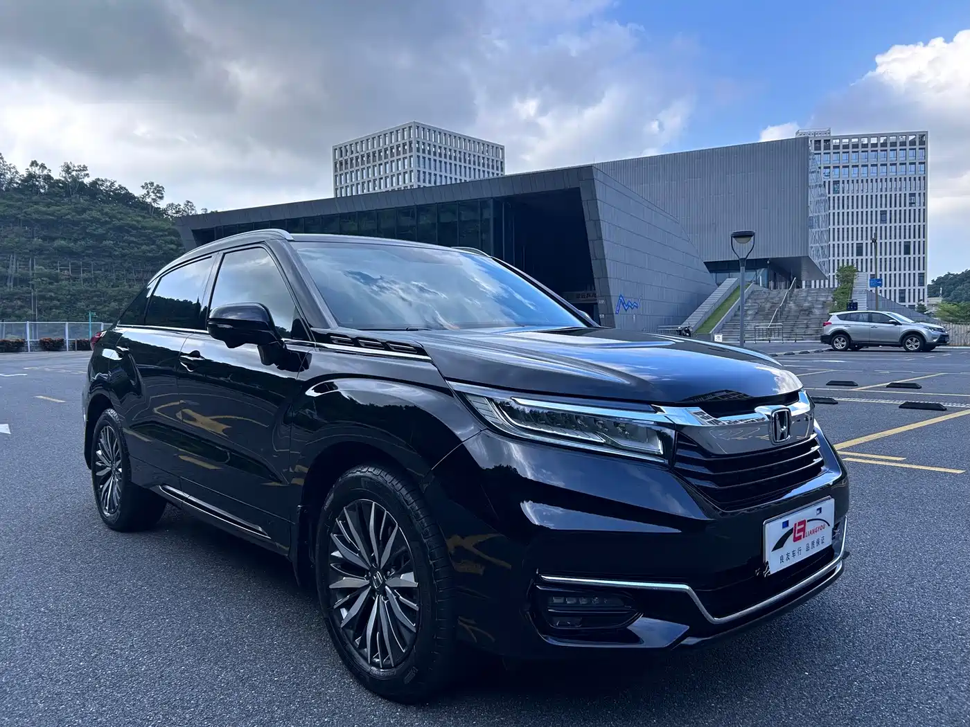 Фото 3 - Honda Avancier