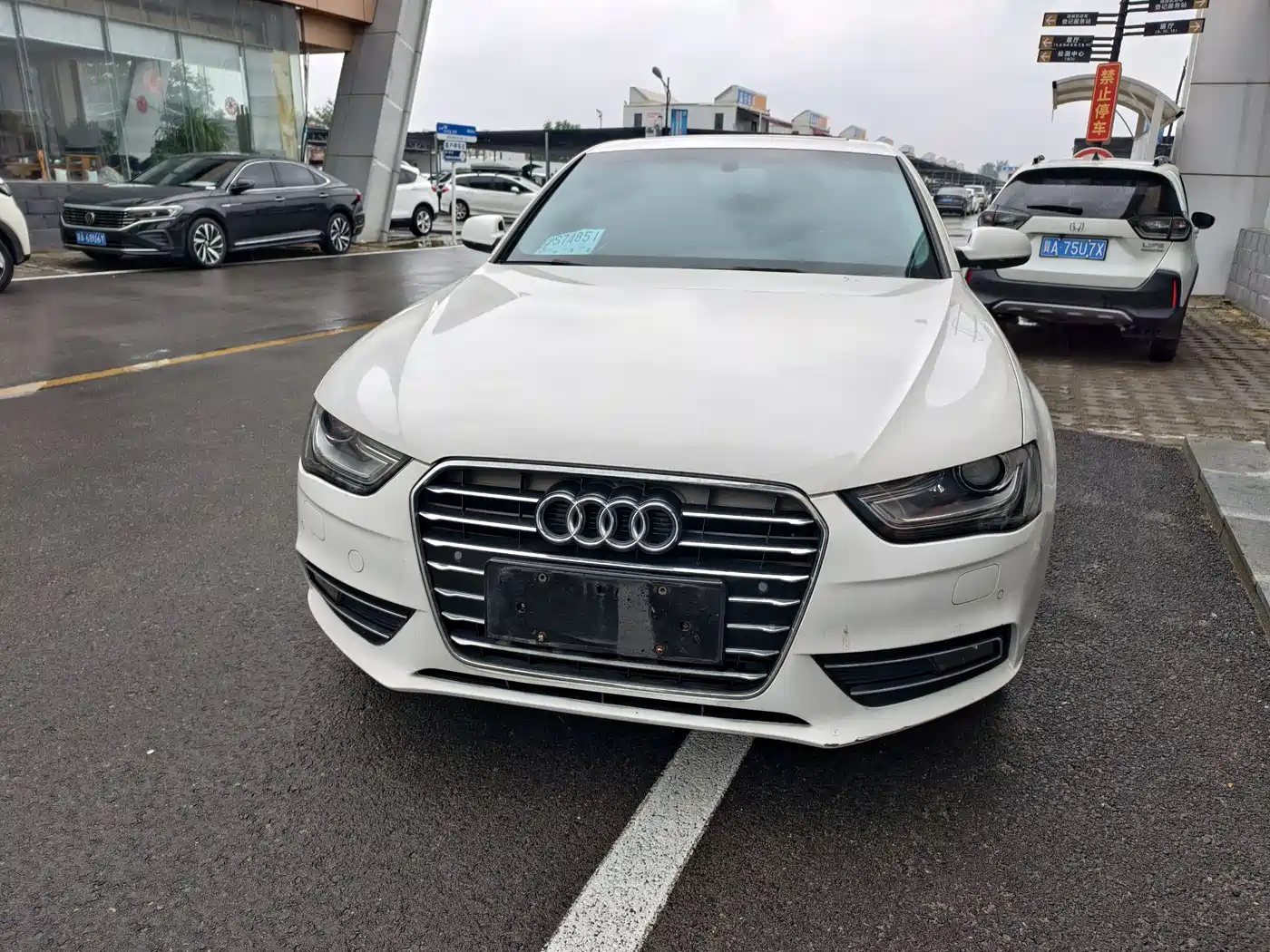 Audi A4L 2013 35 TFSI Automatic Luxury фото 2