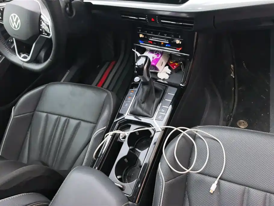 Volkswagen Passat 2024 380TSI Dragon Glory Edition фото 16