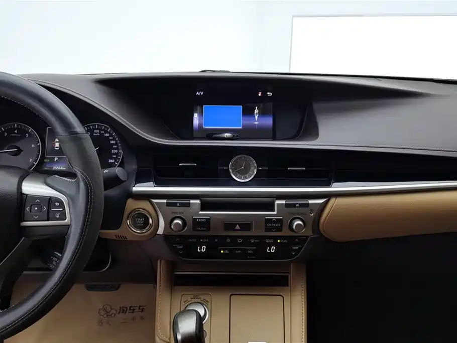 Lexus ES 2015 200 Elite Edition фото 13