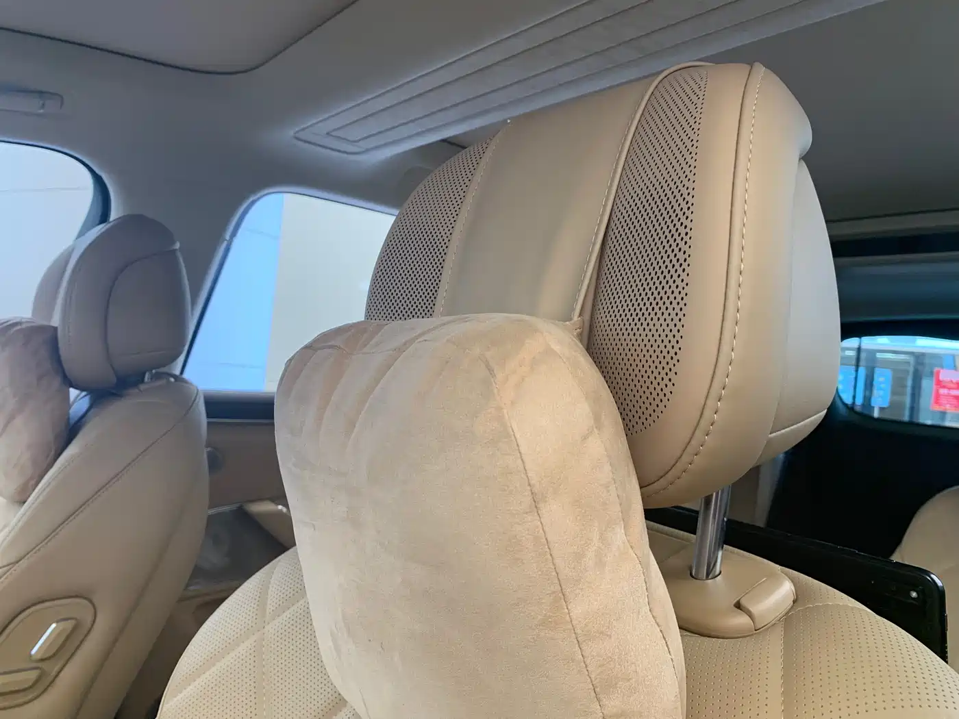 AITO Wenjie AITO M8 2025 Model Extended Range Max+ Edition 53.4kWh 6-Seater фото 8