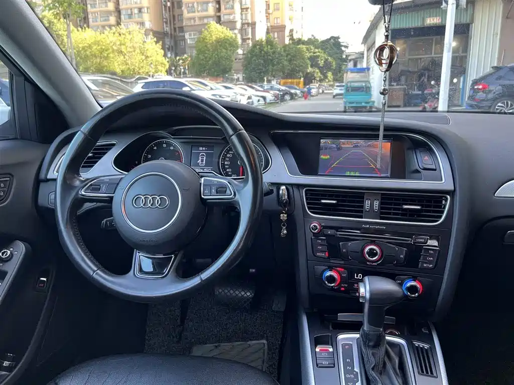 Audi A4L 2015 35 TFSI Auto Comfort фото 10