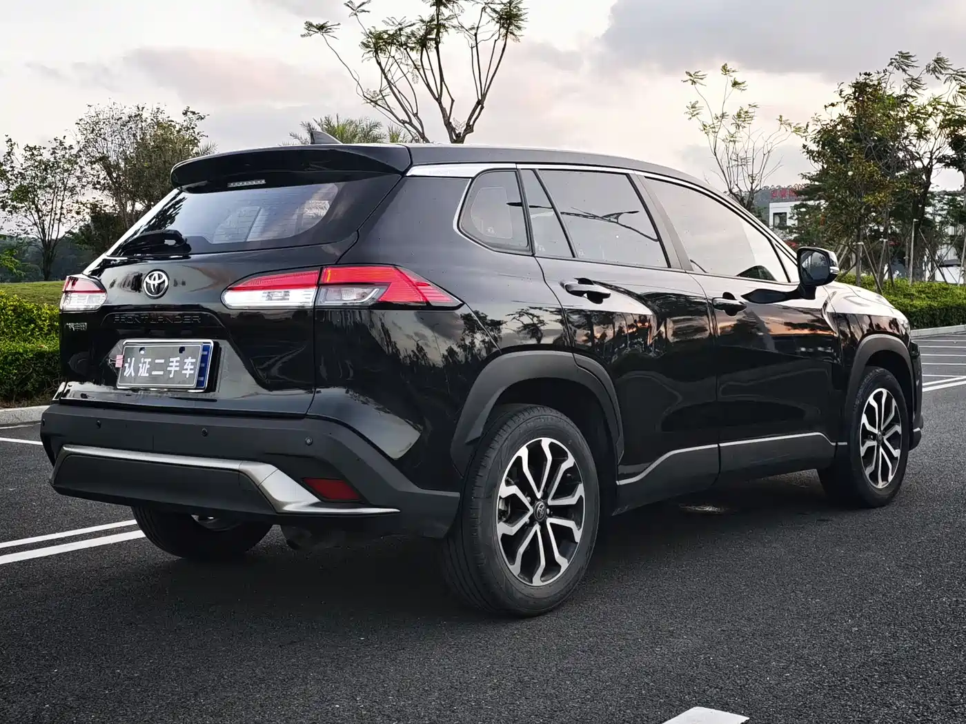 Toyota Frontlander 2023 2.0L CVT Luxury Edition фото 6
