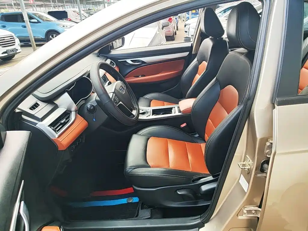 Фото 15 - Geely Vision S1