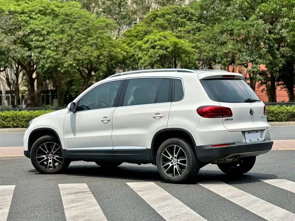 Volkswagen Tiguan 2015 1.8TSI Automatic 2WD Highline фото 2