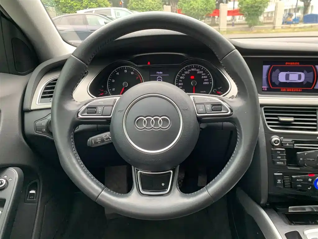 Audi A4L 2013 35 TFSI Automatic Standard фото 15