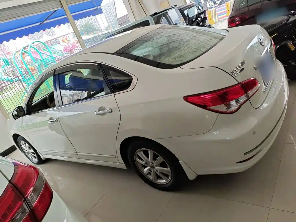 Фото 21 - Nissan Sylphy