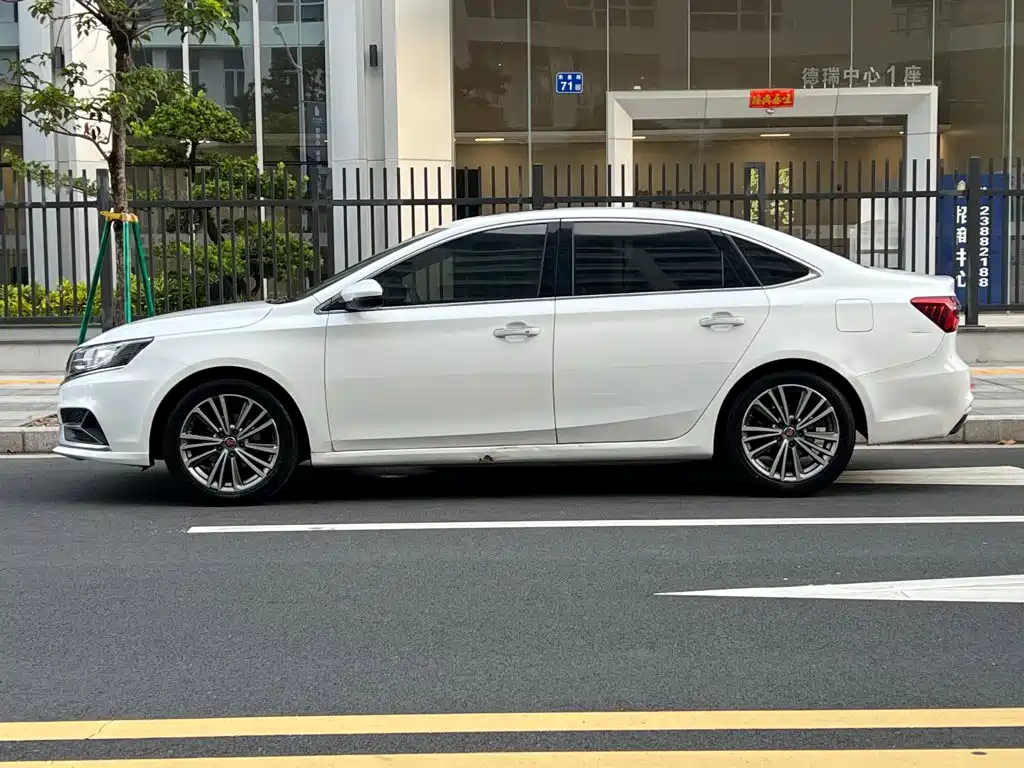 Roewe i6 2021 2020 PLUS 1.6L CVT 4G Connected Glory Holographic Edition