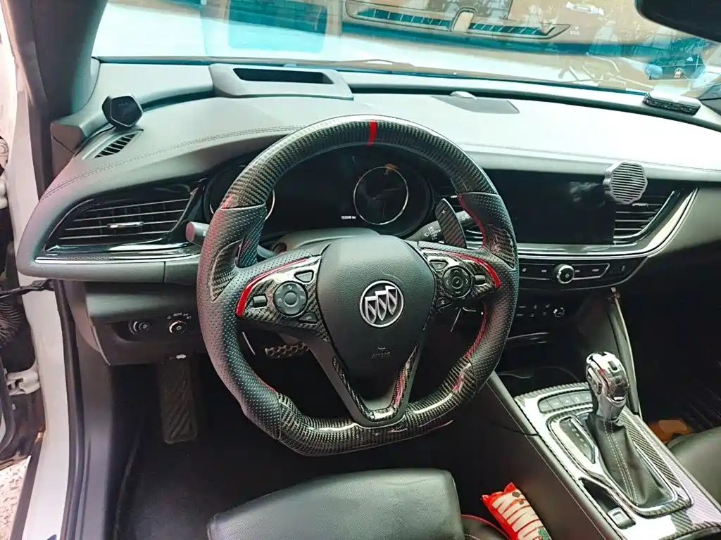 Photo 11 - Buick Regal