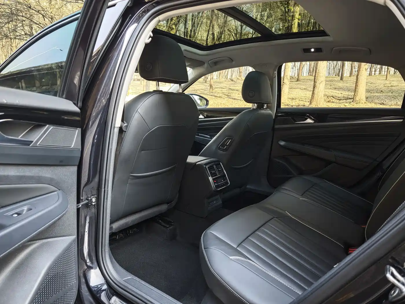 Volkswagen Passat 2022 330TSI Elite Edition фото 5