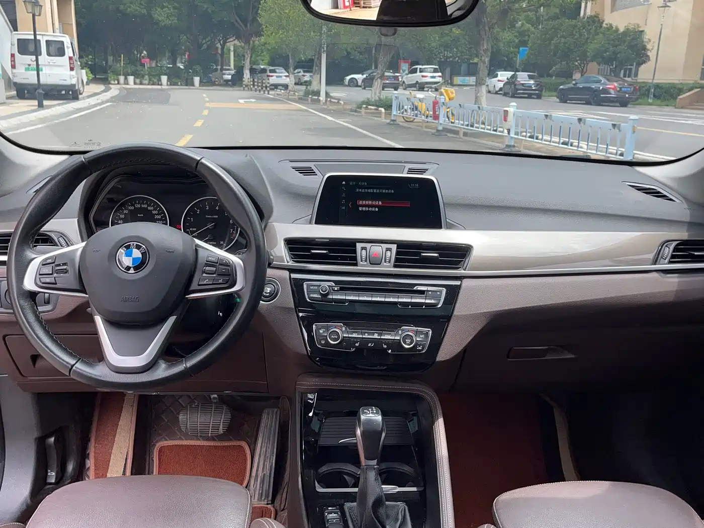 BMW X1 2018 xDrive20Li Premium Model фото 9