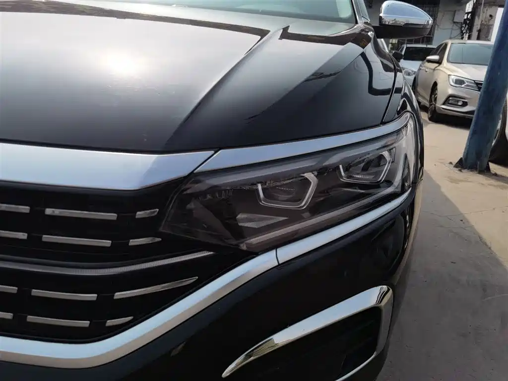 Volkswagen Passat 2022 330TSI Luxury Edition фото 18