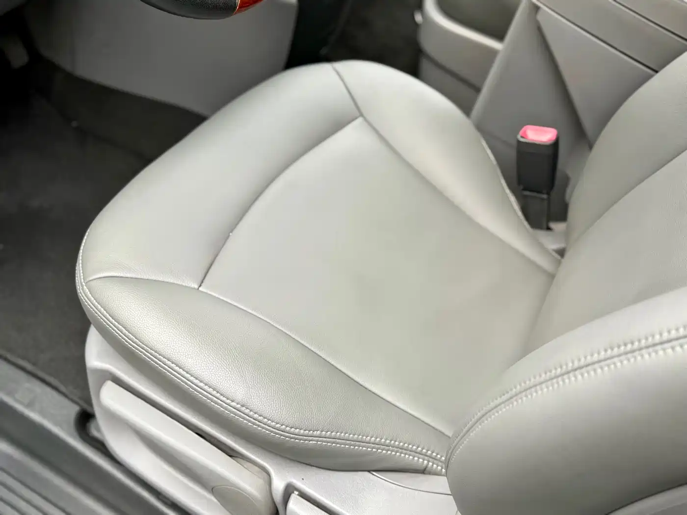 Hyundai H-1 Grand Starex 2011 2.4L Luxury Edition фото 8