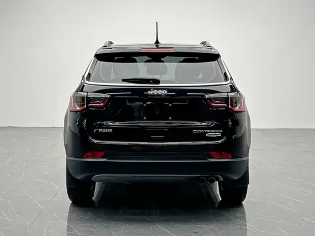 Jeep Compass 2017 200T Automatic Family Edition — фото 5